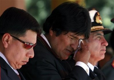 Evo Morales bebe
